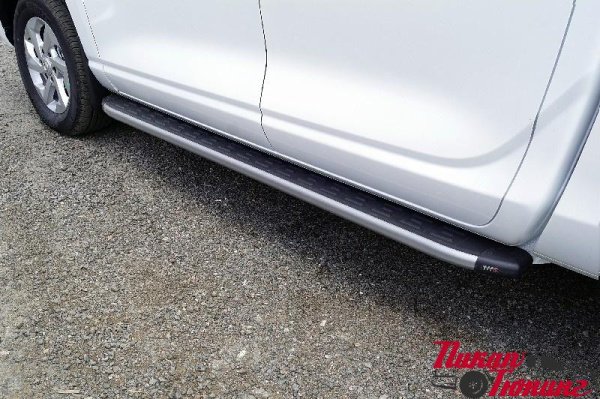 Пороги алюминиевые с пластиковой накладкой (карбон серебро) 1920 мм для Changan Hunter Plus